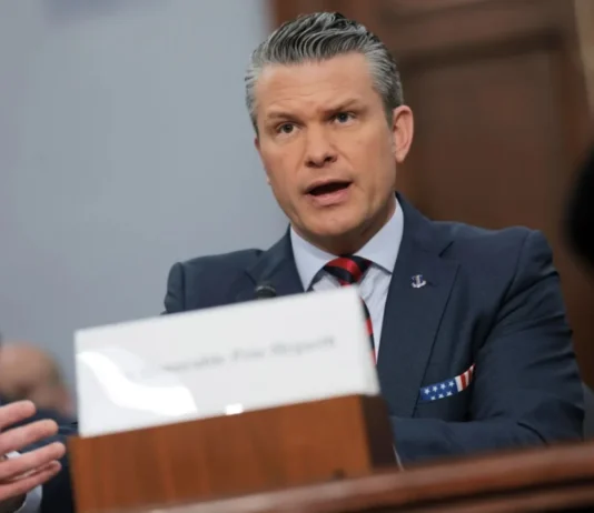 Hegseth dice que acompañará a Trump en su visita a China en medio de la incertidumbre sobre Irán