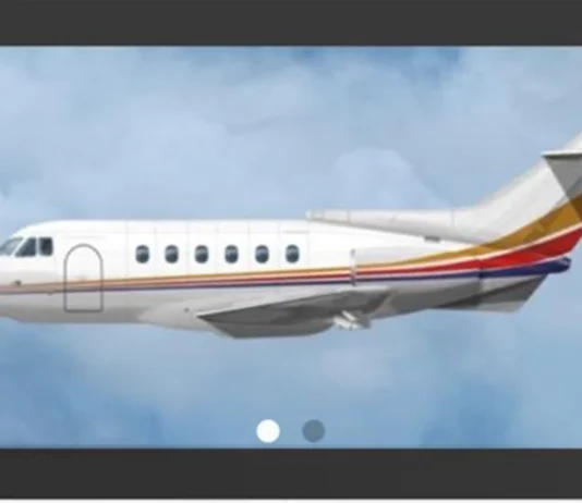 Arribo de avión privado genera especulación sobre sucesor de Rocha Moya