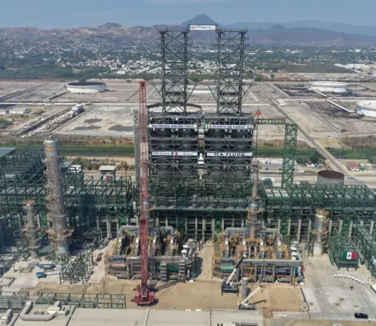 Explosión de refinería en Salina Cruz dejó 6 heridos; no afectará abasto de combustible: Sheinbaum